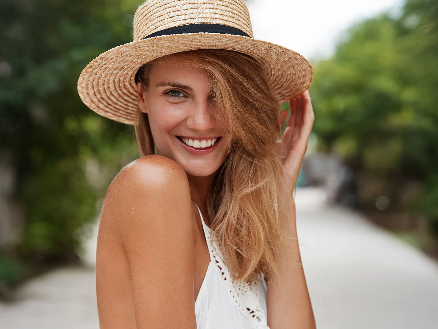 happy woman wearing a hat