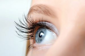 What Are The Pros And Cons Of An Eyelid Lift?